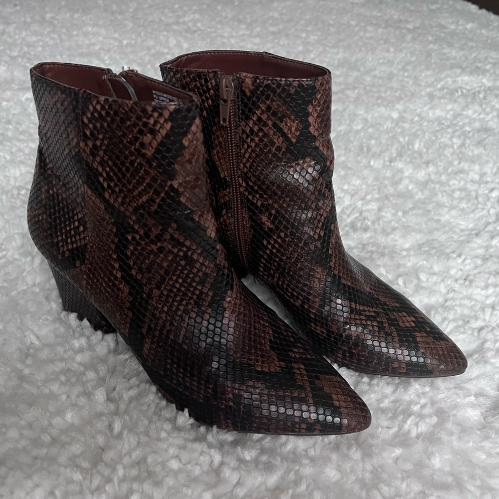 Steve Madden Snakeskin Zipper Booties - Size 7.5 GREAT Condition